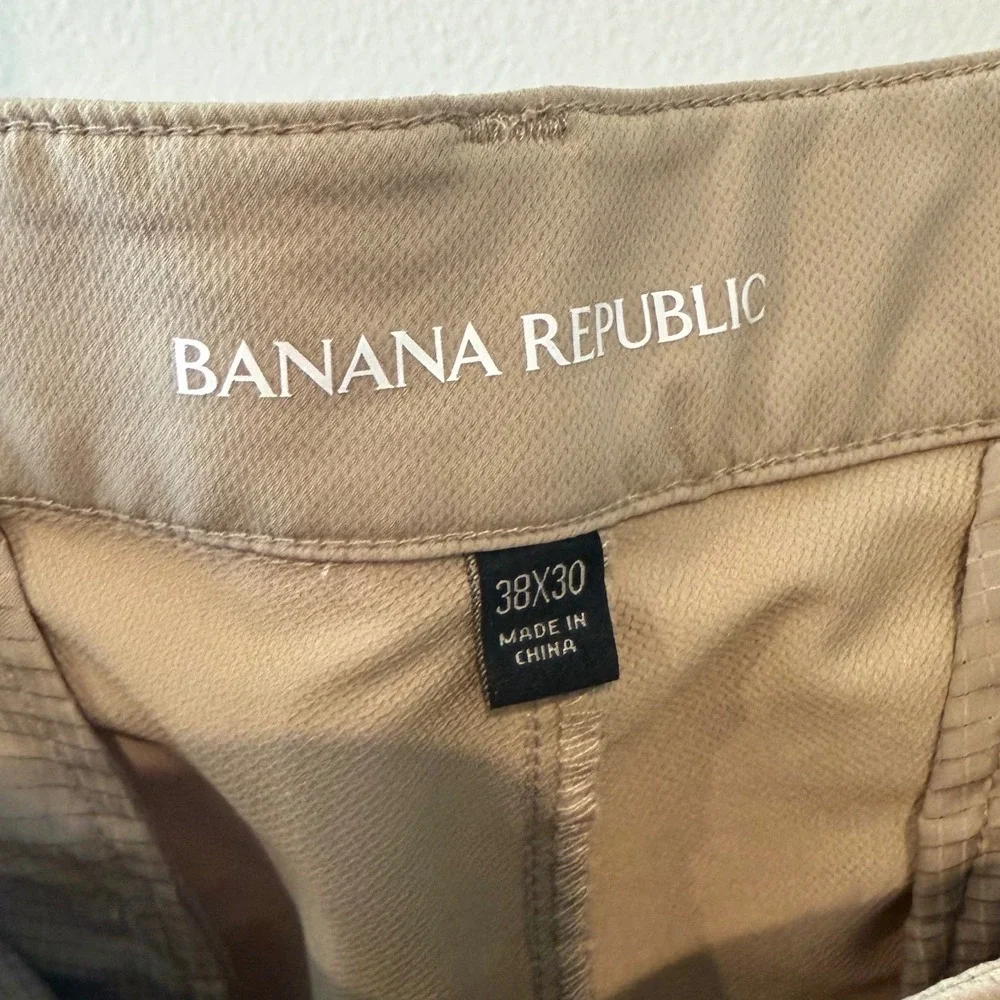 Banana Republic Performance Chinos Mens 38x30 Khaki Tan Stretch Golf Casual Pant